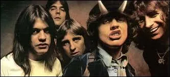AC/DC : quel est l'intrus ?