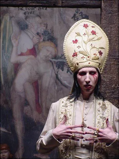 Quel nom est attribu  la  nouvelle religion  qui a constitu le thme principal de  Holy Wood  (exploration du rapport mort/clbrits) ?