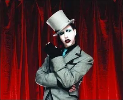 Quel personnage, jou par Johnny Depp dans un film clbre, interprte le leader du groupe dans la vido du single  Dope Hat  ?