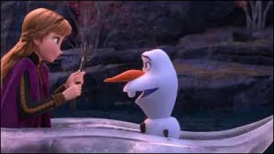 Pour s'être aventurée trop loin dans la rivière magique, Elsa se transforme en statue de glace et Olaf disparait peu à peu sous forme de flocons. Quelles ont été les dernières paroles d'Olaf avant de disparaitre dans les bras d'Anna ?