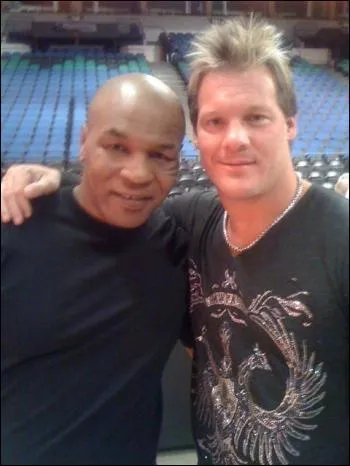 Quel sport pratique la clbrit qui se trouve aux cts de Chris Jericho ?