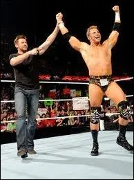 Qui est la personne  ct de Zack Ryder ?