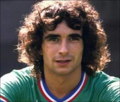 En quelle anne l'AS Saint-Etienne et Dominique Rocheteau ont-ils chou en finale de la Coupe des clubs champions europens face au Bayern de Munich ?