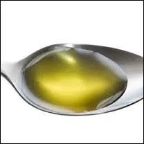 Parmi mes rares mauvais souvenirs gustatifs, dans les annes 50, pour viter que je devienne rachitique, disait-elle, ma maman me faisait avaler de l'huile de foie de morue car elle est riche en vitamine :