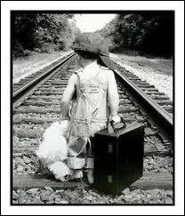 Quelle expression signifiant  Prendre ses affaires et partir  a un rapport direct avec les chaussures ?