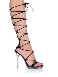 Avoir trs faim, c'est avoir l'estomac dans -------