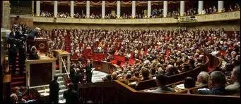 Pour un parlementaire, excuter servilement les consignes du leader de son parti sans discuter, c'est tre un dput--------