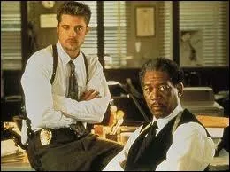 Dans quel film de David Fincher, sorti en 1995, Brad Pitt et Morgan Freeman sont -ils deux enquteurs pris dans la machination infernale d'un tueur en srie ?