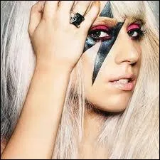 Qui est cette chanteuse ?