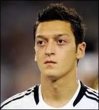 Quelle est la deuxime nationalit de Mesut zil ?