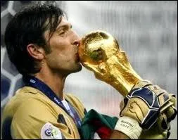 Dans quel championnat joue Buffon ?
