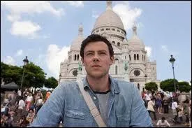 Comment s'appelle le petit ami de la blonde ?