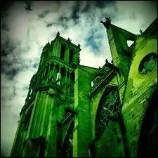 A qui doit-on le roman  L'Eglise verte  paru en 1981 ?