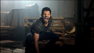 Dans quel pisode sauve-t-il Scott de Mme Argent ?