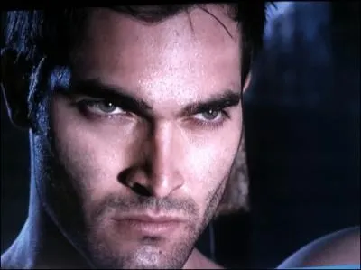 Qu'est-ce que Derek a de tatou dans le dos ?