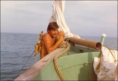 Pierre Massimi, bronz comme un p'tit Lu, torse nu en permanence, naviguait et marchandait des perles, en tant que Henri de Monfreid, dans...