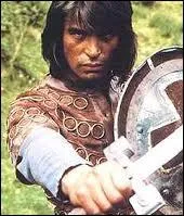 Kai le saxon et Arthur le celte sont amis, et combattent cte  cte. Oliver Tobias prte sa belle gueule au Roi Arthur, dans cette srie...