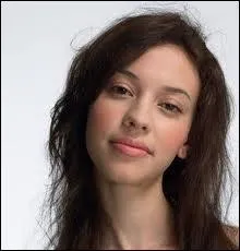 Jennifer a les cheveux ternes. Qu'est-ce que a veut dire ?