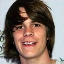 Comment s'appelle le petit copain de Needy ?