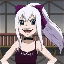 Avec qui se battait-elle tant petite ?