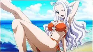 Pour quel magazine pose-t-elle (quelquefois) ?