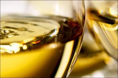 Hrone de Tardi, elle habite d'abord  Meudon puis  Paris en 1922. C'est une crivain qui a le don d'attirer les msaventures. Elle croise souvent des policiers et des savants fous, qui est-elle ?