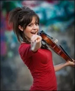 Qui est cette violoniste qui reprend de nombreuses musiques de jeux vido tels que : Skyrim, Zelda ou Assassin screed ?