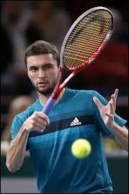 Comment s'appelle ce tennisman ?
