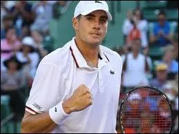 Comment s'appelle ce tennisman ?