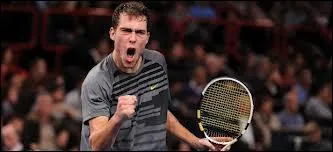 Comment s'appelle ce tennisman ?