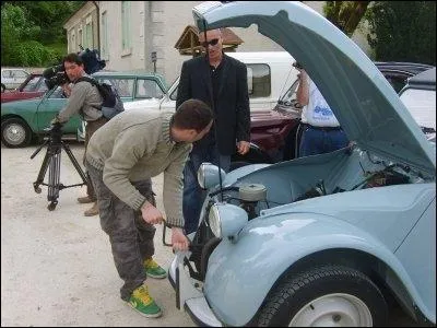 D'ailleurs, il fallait les démarrer à la manivelle :
