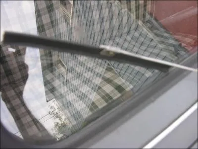 Les essuie-glace d'une 2CV de 54 fonctionnent uniquement manuellement :