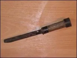 Vous arrivez  la fin. L'querre vous a servi de butoir. Vous allez utiliser cet outil pour faire les tenons et les mortaises.