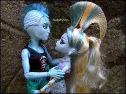 Pourquoi Lagoona a-t-elle des sortes de tentacules bleues sur elle ?