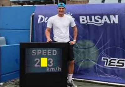 Le prcdent record de vitesse au service en tennis sur une premire balle tait en possession du croate Ivo Karlovic  251 km/h. Quel est le nouveau record tabli par l'australien Samuel Groth ?