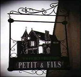 Ce mtier se trouve li  l'architecture. Les spcialits en sont la fabrication et la restauration de toitures spciales.