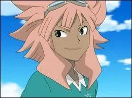 Hurley Kane emploie la technique Main cleste.