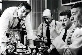 Magnifique distribution du film  Les tontons flingueurs  de Georges Lautner, avec Lino Ventura, Francis Blanche, Bernard Blier et ... .