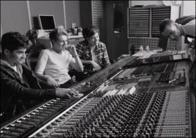Quand est sorti le clip de  Little Things  ?