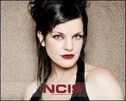 Quel est le style vestimentaire d'Abby ?