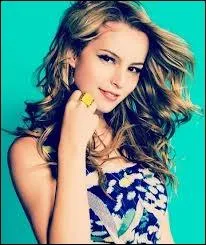 Dans quelle srie joue-t-elle ?