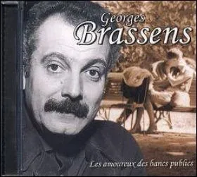 Les amoureux qui s'bcotent sur les bancs publics, bancs publics, bancs publics, en s'fouttant pas mal du regard oblique ...