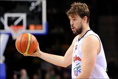 Je suis un joueur espagnol jouant en NBA dans le Minnesota. Qui suis-je ?