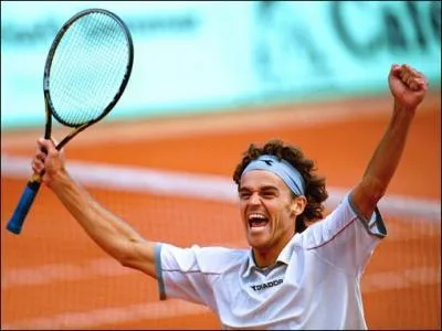 En 1997, ce chevelu hirsute remporte Roland Garros, il est ...