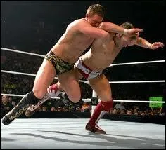 Son finisher se nomme  Skull Crushing Finale .