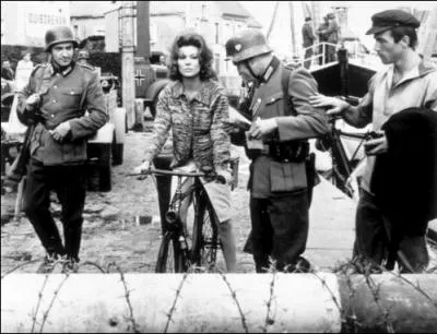 Quel film amricain a runi sur la mme affiche Sean Connery, Richard Burton, John Wayne, Robert Mitchum, Paul Anka, Arletty, Bourvil et Jean-Louis Barrault ?