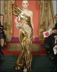 Quelle rcompense est dcerne en France, deux fois par an, au meilleur crateur de Haute Couture ?