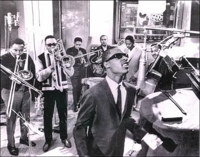 Ce grand artiste enregistre pour le label Tamla Motown ds l'ge de onze ans. Son premier album est dit sous le nom de Little ... ... ... . en 1962.