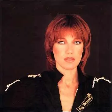 Elle est la premire Britannique non noire  signer avec Motown Records.