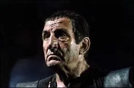 Dans  Les misrables  de Robert Hossein, en 1982, qui interprte l'inspecteur Javert ?